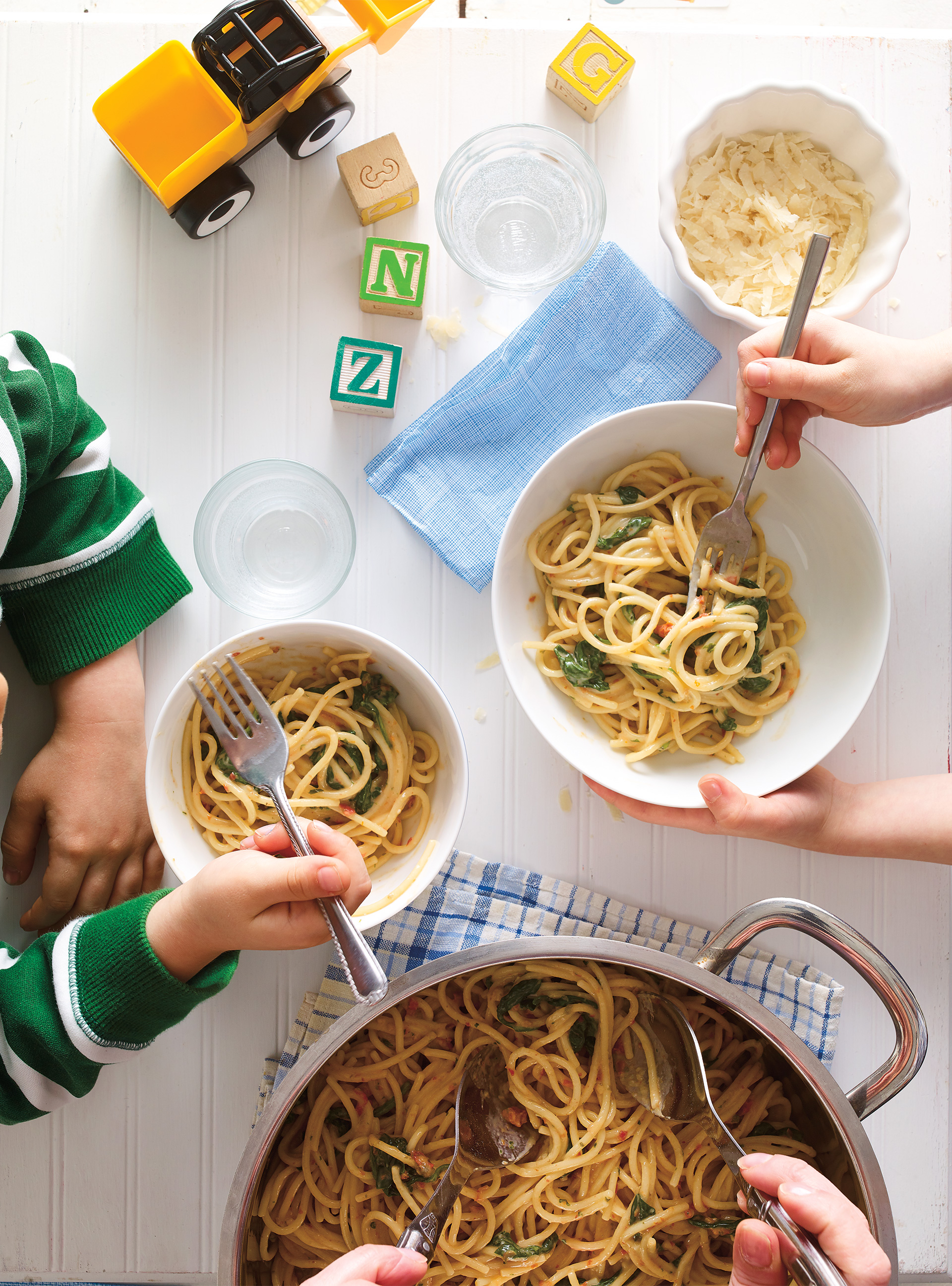 One-Pot Pasta with Sun-Dried Tomatoes and Spinach